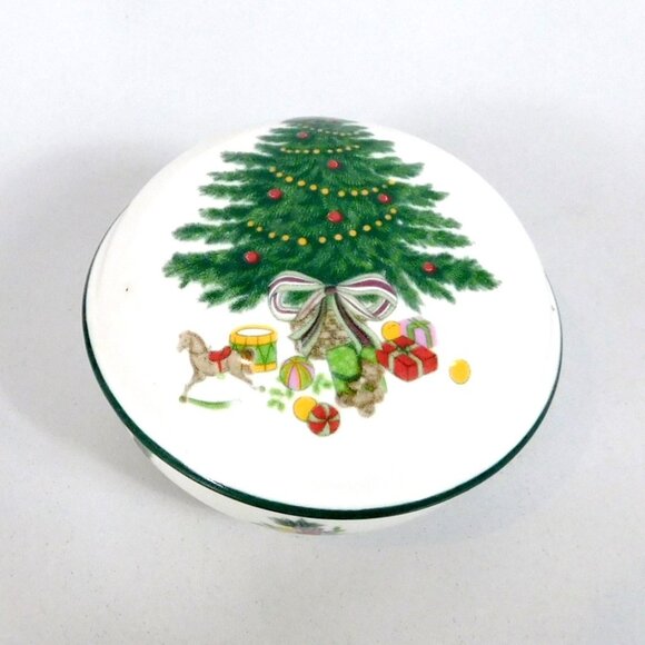 Mikasa Christmas Story Round Covered Box 3 1/4" Decorated Tree Discontinued - Picture 1 of 8